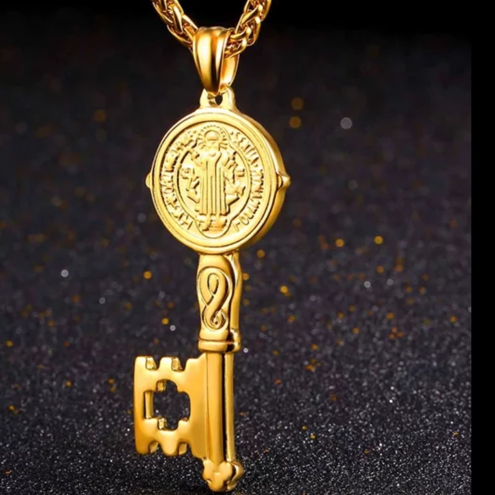 Now 18k gold Benedict Medal Key necklace